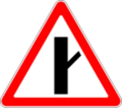 Знак 2.3.4 Примыкание второстепенной дороги